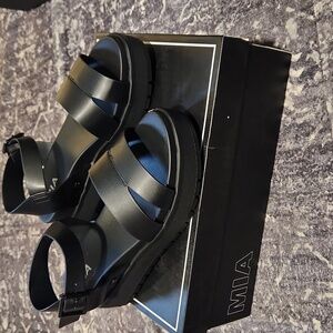 MIA platform sandals 7.5